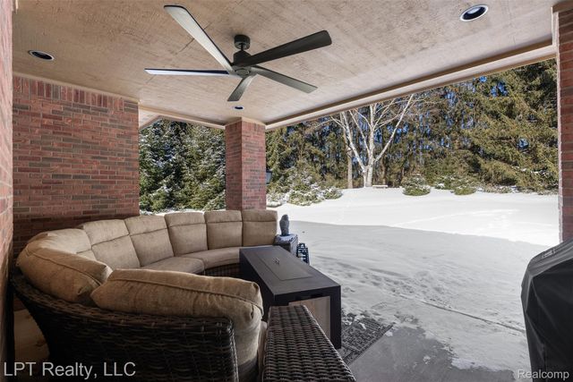 4525 Mapleton Drive, Genoa Township, MI 48843