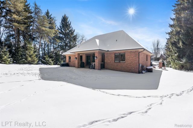 4525 Mapleton Drive, Genoa Township, MI 48843