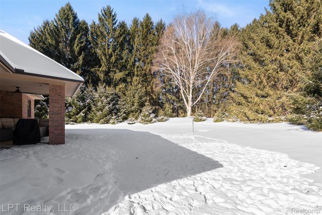 4525 Mapleton Drive, Genoa Township, MI 48843