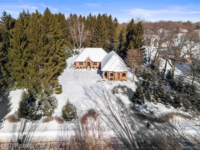 4525 Mapleton Drive, Genoa Township, MI 48843