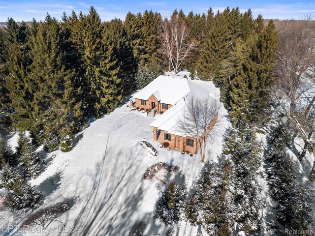 4525 Mapleton Drive, Genoa Township, MI 48843