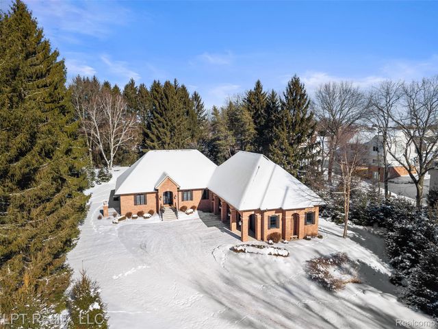 4525 Mapleton Drive, Genoa Township, MI 48843