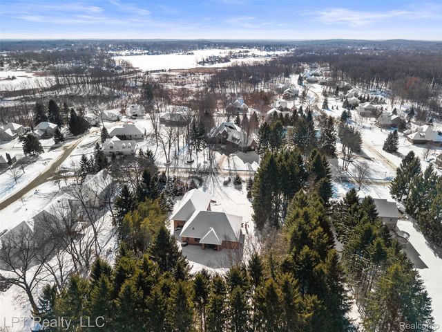 4525 Mapleton Drive, Genoa Township, MI 48843