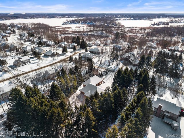 4525 Mapleton Drive, Genoa Township, MI 48843