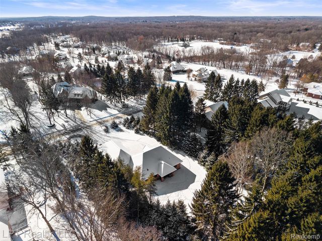 4525 Mapleton Drive, Genoa Township, MI 48843