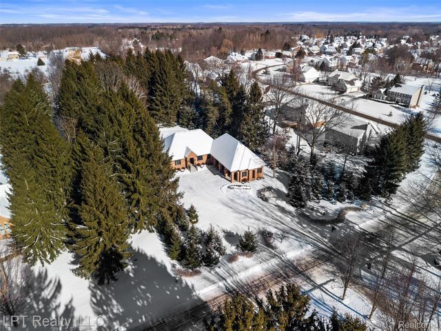 4525 Mapleton Drive, Genoa Township, MI 48843