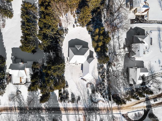 4525 Mapleton Drive, Genoa Township, MI 48843