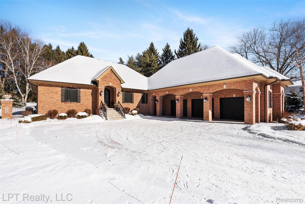 4525 Mapleton Drive, Genoa Township, MI 48843