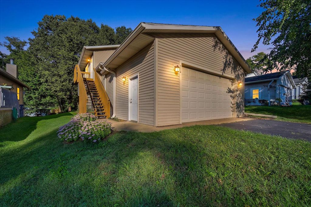979 Rhyners LANE, Twin Lakes, WI 53181