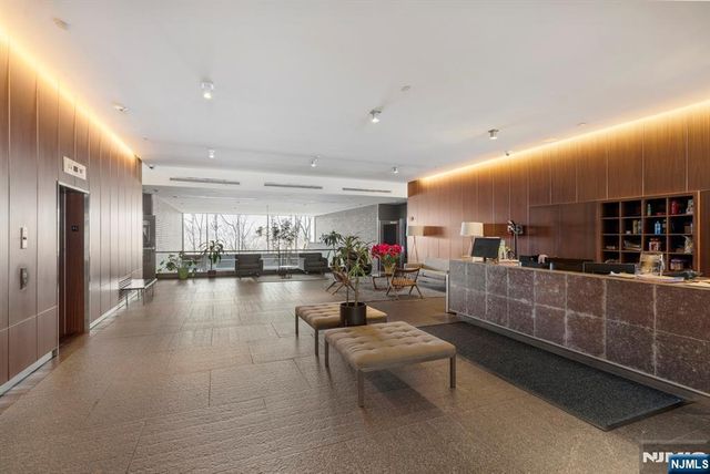 1 Executive 621, Fort Lee, NJ 07024