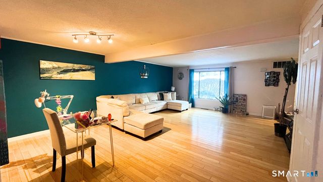 81 Cliffside Drive A, Manchester, CT 06042