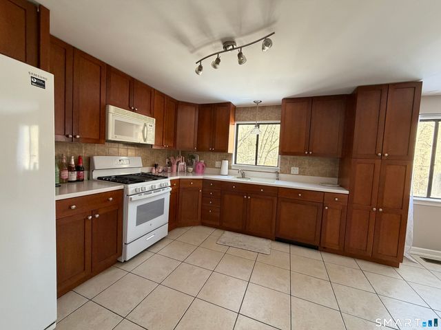 81 Cliffside Drive A, Manchester, CT 06042