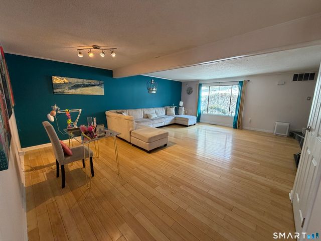 81 Cliffside Drive A, Manchester, CT 06042