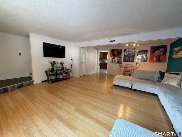 81 Cliffside Drive A, Manchester, CT 06042