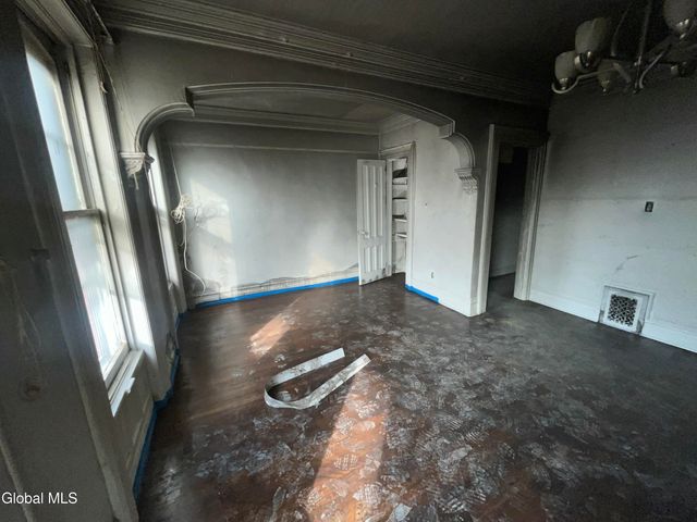 369 Madison Avenue, Albany, NY 12210