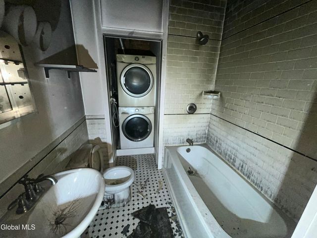 369 Madison Avenue, Albany, NY 12210