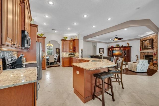 2221 VALRICO FOREST DRIVE, Valrico, FL 33594
