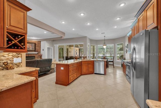 2221 VALRICO FOREST DRIVE, Valrico, FL 33594