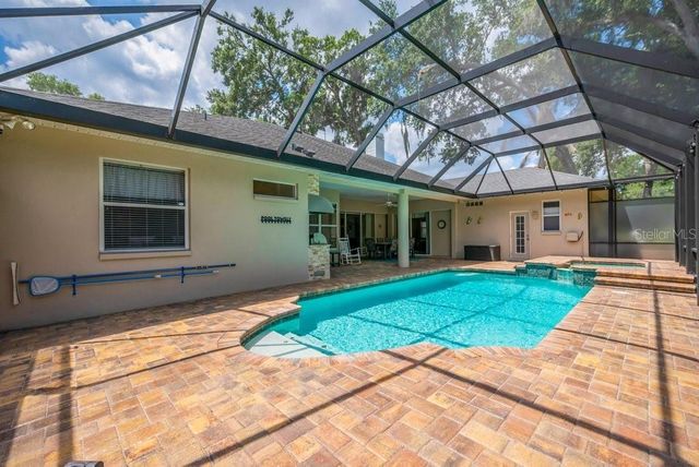 2221 VALRICO FOREST DRIVE, Valrico, FL 33594