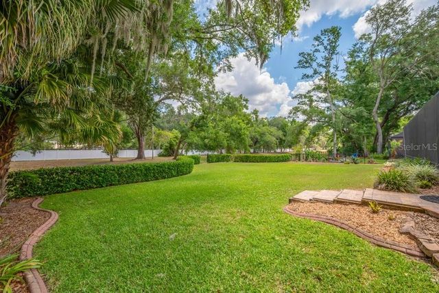 2221 VALRICO FOREST DRIVE, Valrico, FL 33594