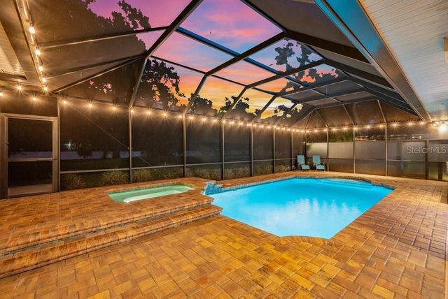 2221 VALRICO FOREST DRIVE, Valrico, FL 33594