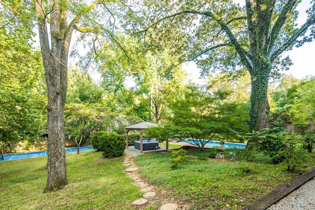 704 W CLOVER DR, Memphis, TN 38120