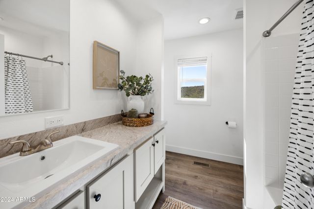 13271 E Courtney Lane, Mayer, AZ 86333