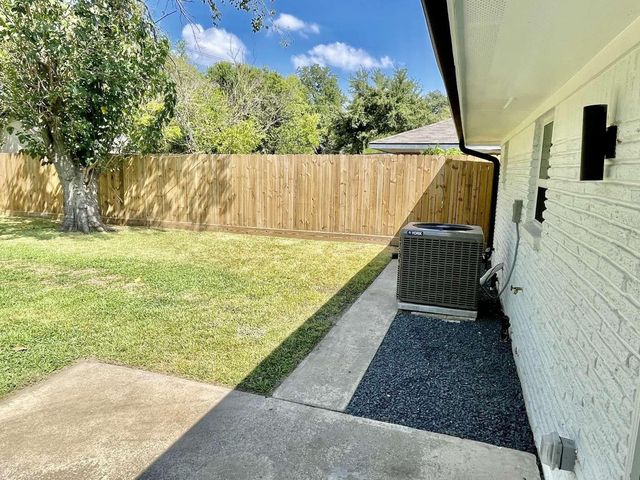 12122 Chimney Rock Road, Houston, TX 77035