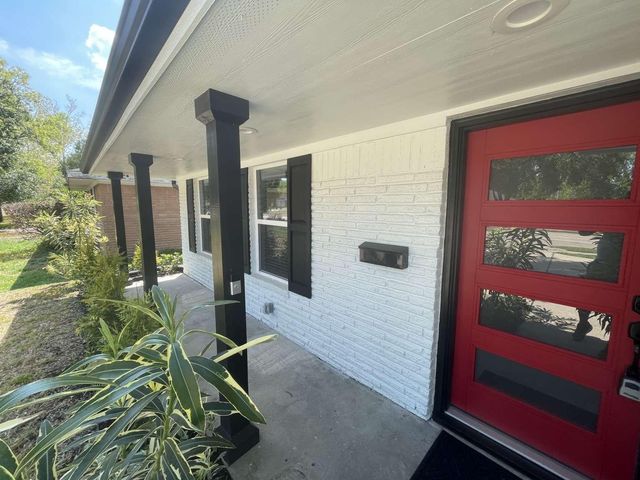 12122 Chimney Rock Road, Houston, TX 77035