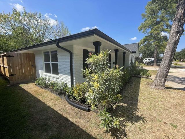 12122 Chimney Rock Road, Houston, TX 77035