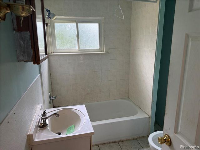 4176 Walnut Street, Inkster, MI 48141