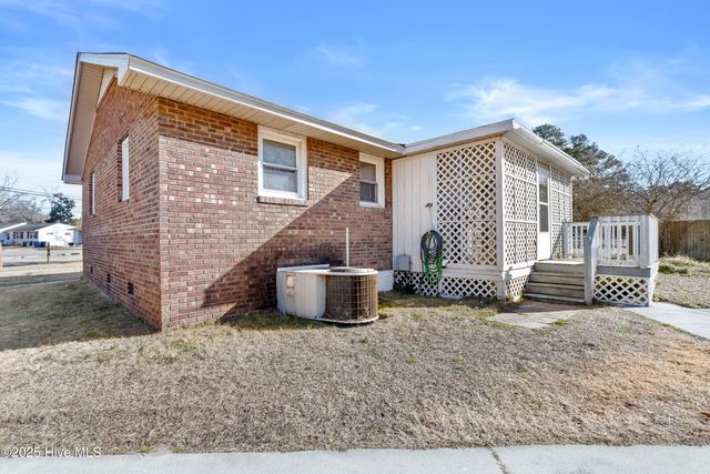 605 Henderson Drive, Jacksonville, NC 28540
