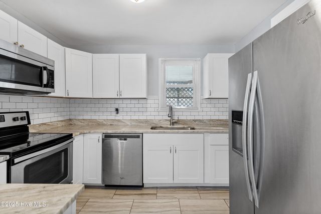 605 Henderson Drive, Jacksonville, NC 28540