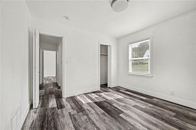 4013 valley Way, Independence, MO 64052