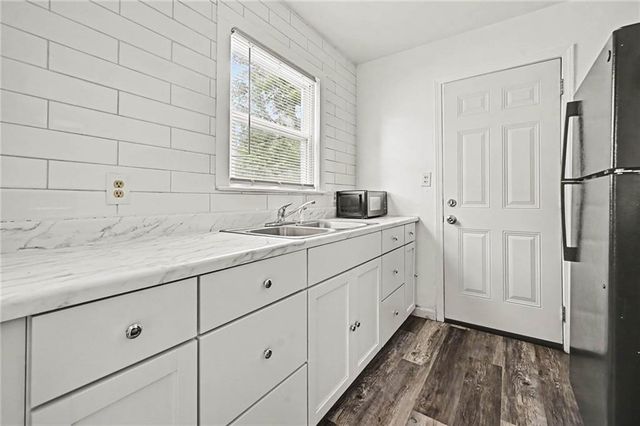 4013 valley Way, Independence, MO 64052