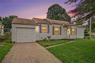 4013 valley Way, Independence, MO 64052