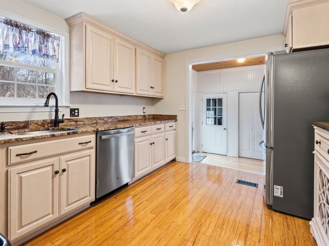 5 Shearson Dr, Shrewsbury, MA 01545