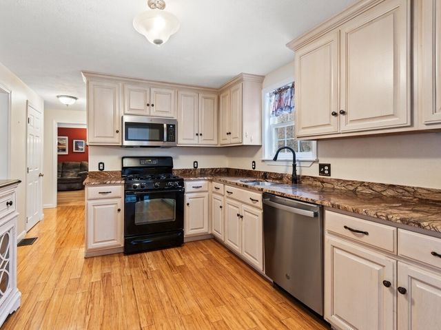 5 Shearson Dr, Shrewsbury, MA 01545