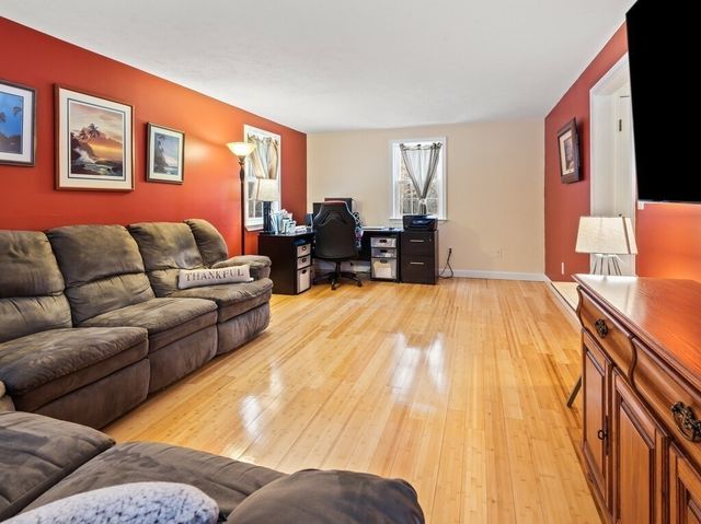 5 Shearson Dr, Shrewsbury, MA 01545