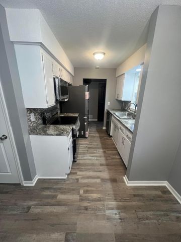 8941 48th Avenue N, New Hope, MN 55428