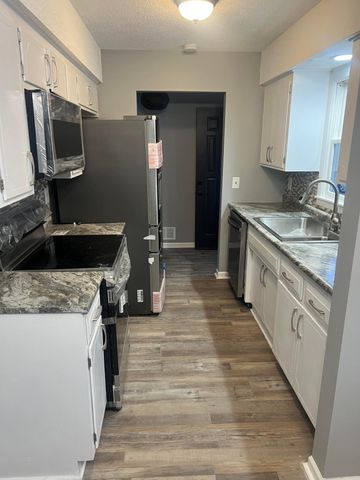 8941 48th Avenue N, New Hope, MN 55428