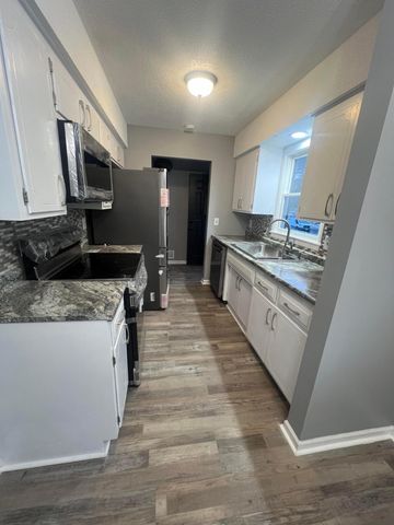 8941 48th Avenue N, New Hope, MN 55428