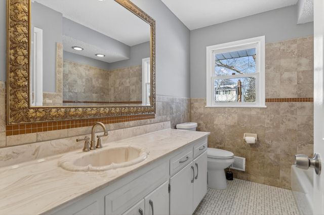 8941 48th Avenue N, New Hope, MN 55428