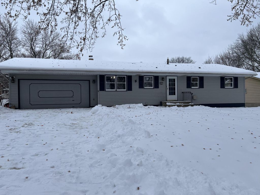 8941 48th Avenue N, New Hope, MN 55428