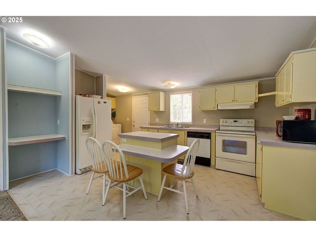 28614 West Ln, Ocean Park, WA 98640