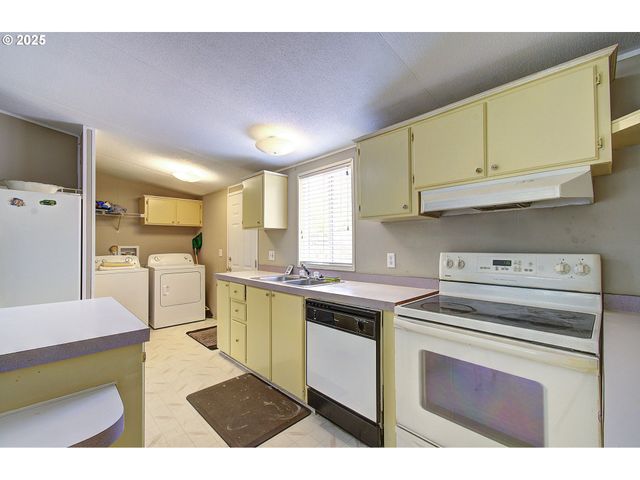 28614 West Ln, Ocean Park, WA 98640