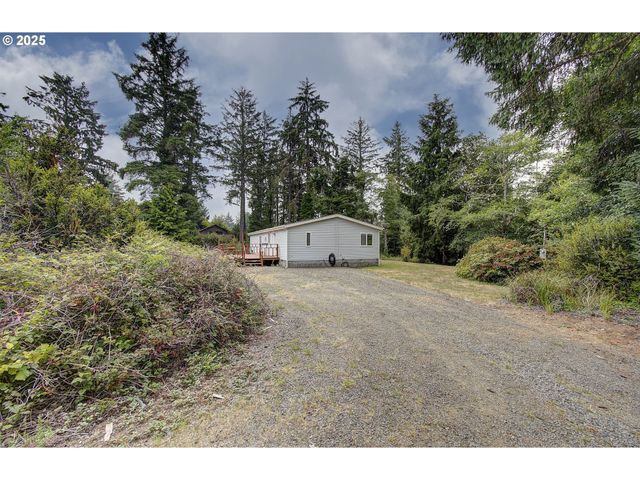 28614 West Ln, Ocean Park, WA 98640