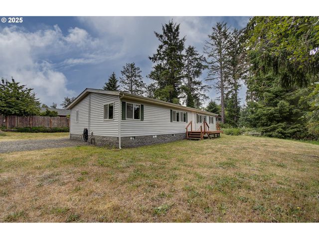 28614 West Ln, Ocean Park, WA 98640