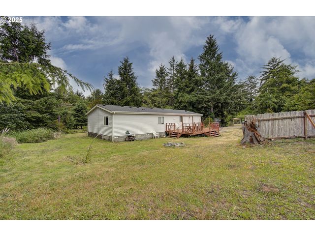 28614 West Ln, Ocean Park, WA 98640