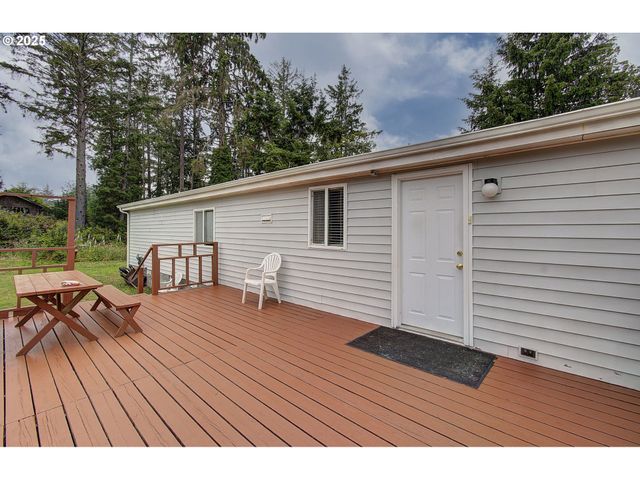 28614 West Ln, Ocean Park, WA 98640